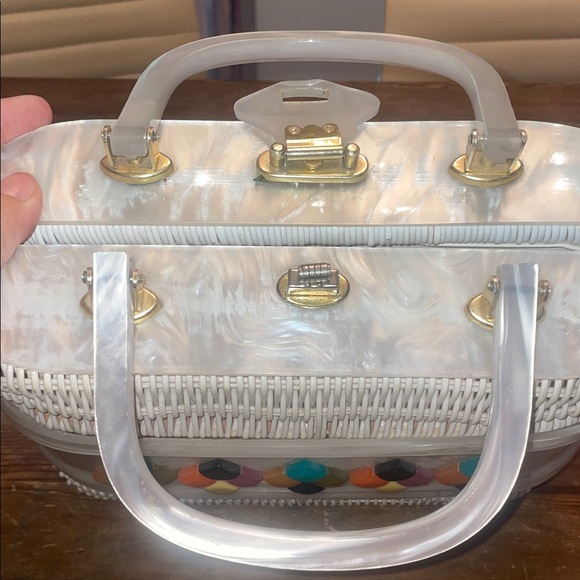 Elegant White Wicker Clutch with Colorful Accents - Picture 4 of 10